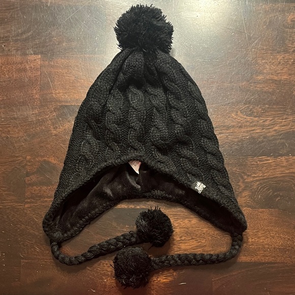 Mountain Made Cable Knit Pom Hat - Picture 4 of 12